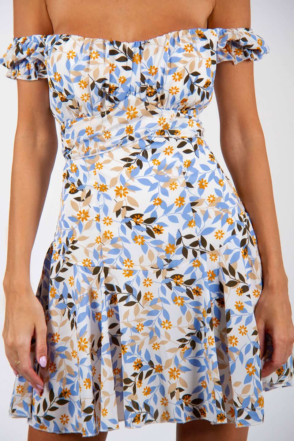 Trendy and colorful floral print mini dress with belt. Front texture details