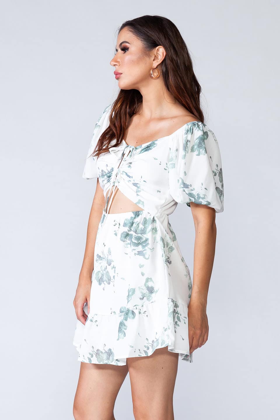 White mini dress with floral print, puff sleeves and cut-out front. Zoom on dress details